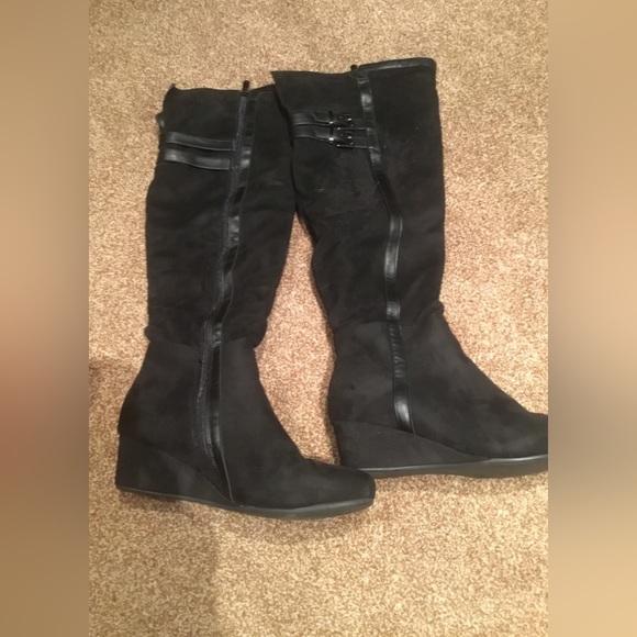 Black wedge boot - Picture 2 of 5